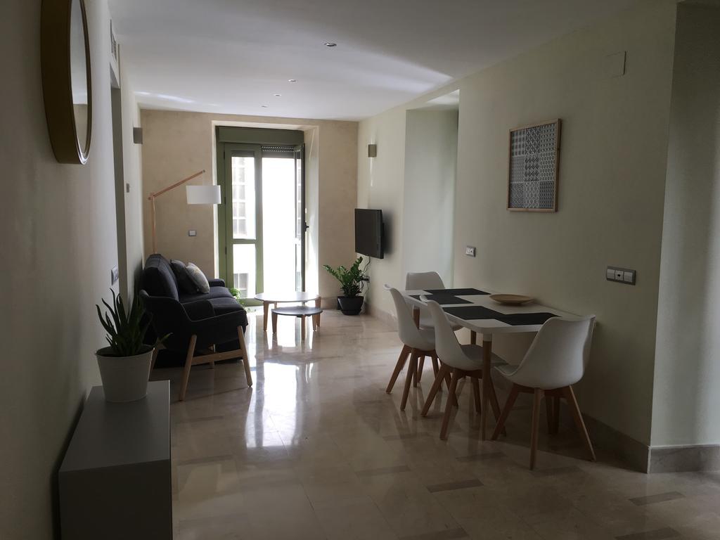 1E Azofaifo St Apartment セビリア エクステリア 写真