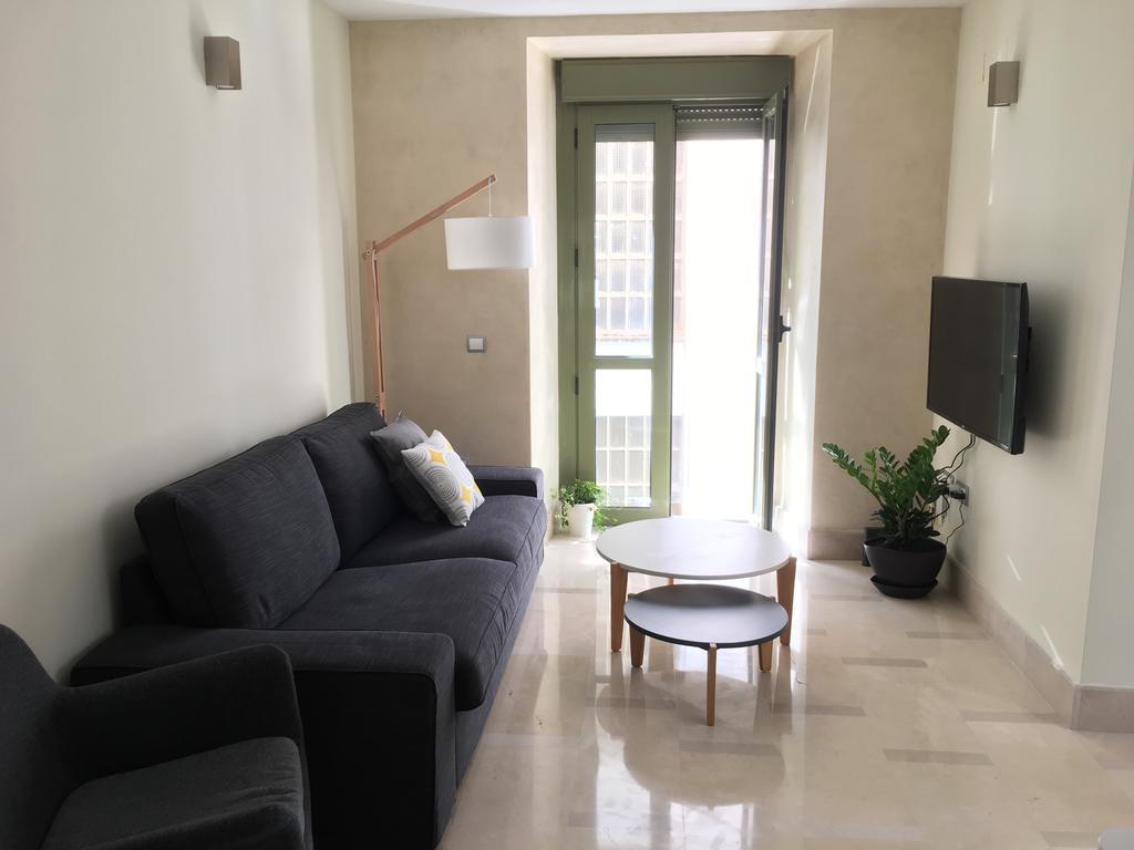 1E Azofaifo St Apartment セビリア エクステリア 写真