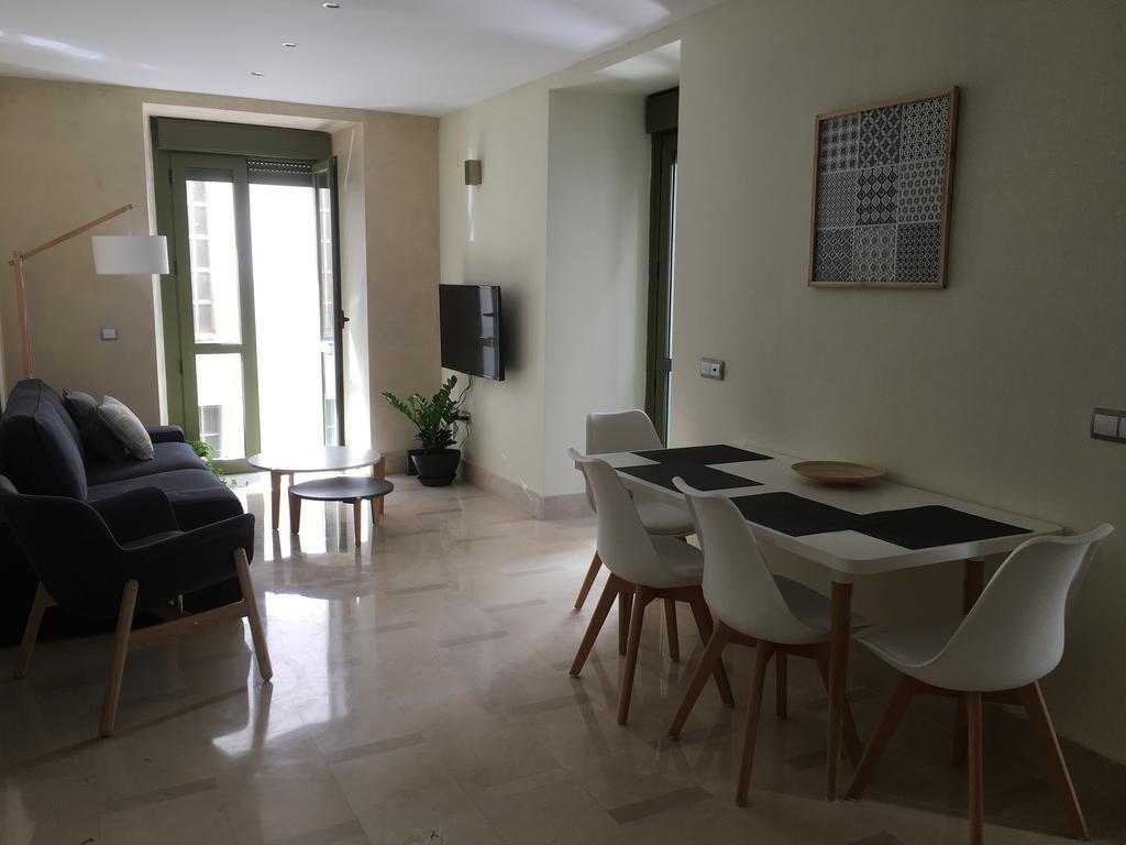 1E Azofaifo St Apartment セビリア エクステリア 写真
