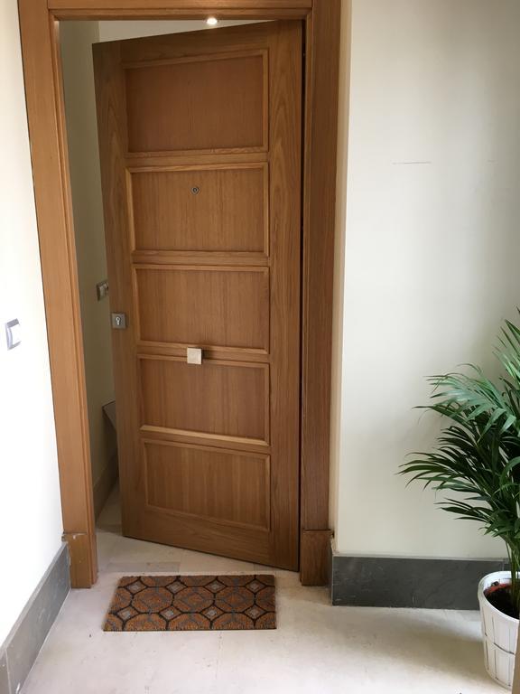 1E Azofaifo St Apartment セビリア エクステリア 写真