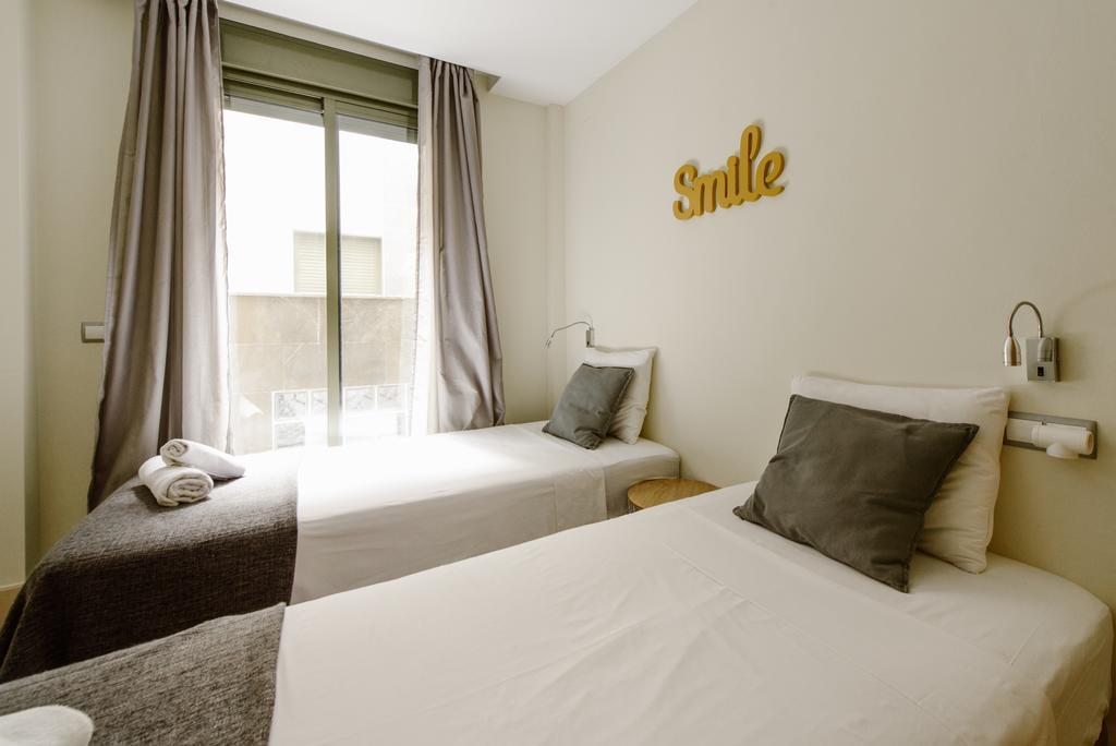 1E Azofaifo St Apartment セビリア エクステリア 写真