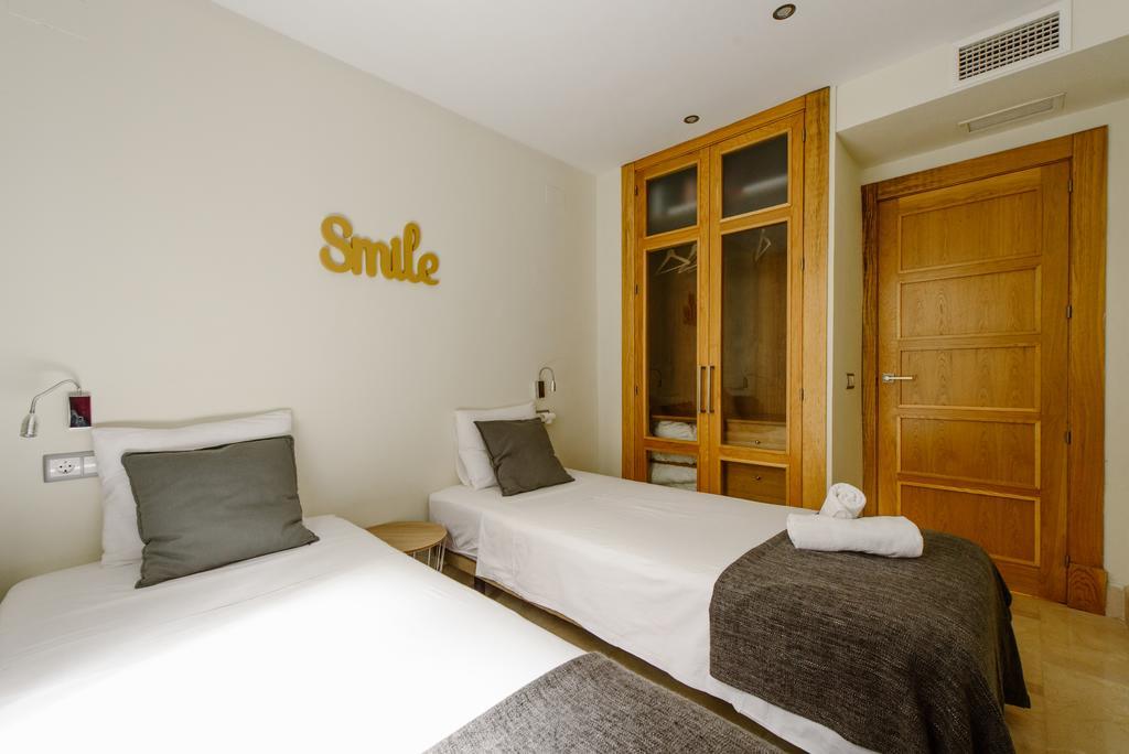 1E Azofaifo St Apartment セビリア エクステリア 写真