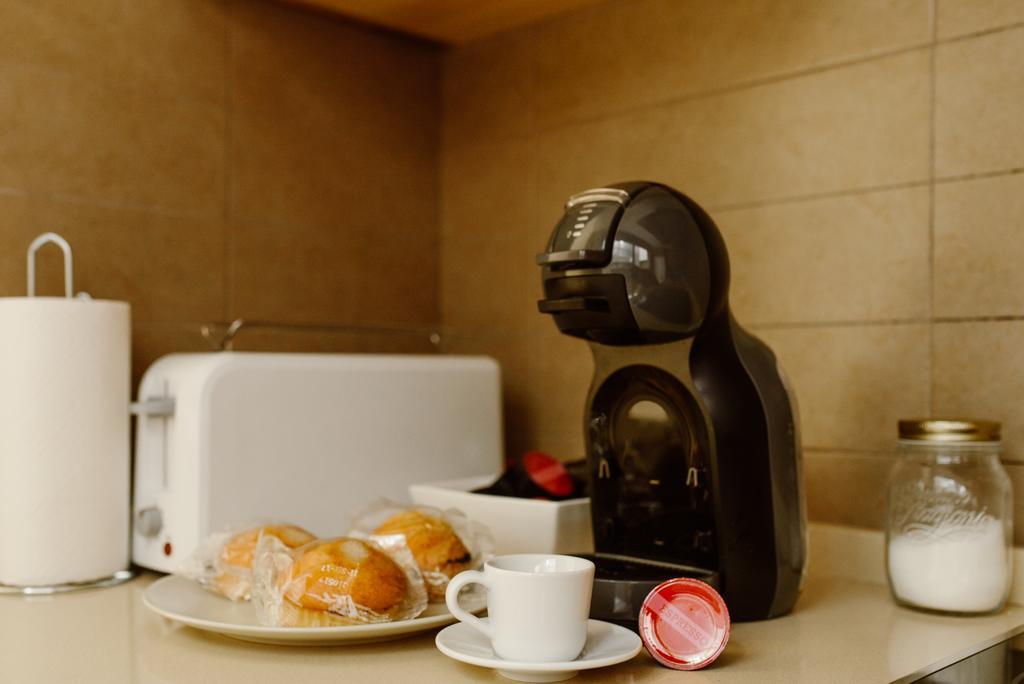 1E Azofaifo St Apartment セビリア エクステリア 写真