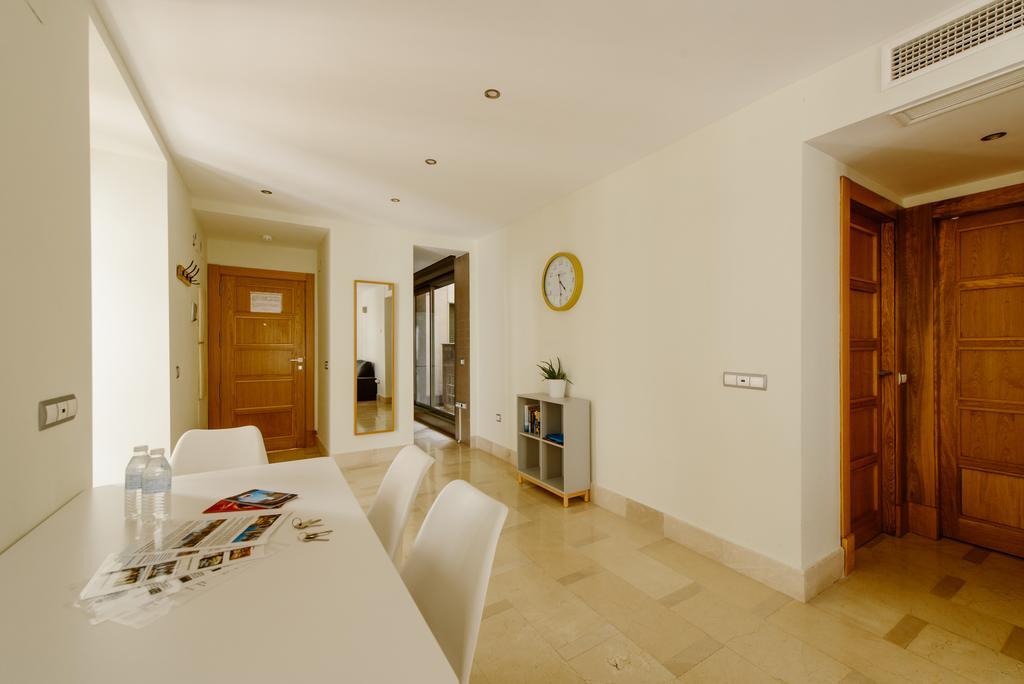 1E Azofaifo St Apartment セビリア エクステリア 写真