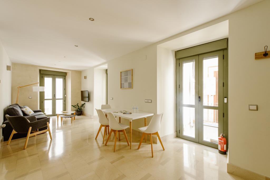 1E Azofaifo St Apartment セビリア エクステリア 写真