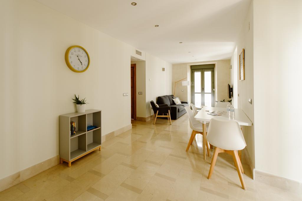 1E Azofaifo St Apartment セビリア エクステリア 写真